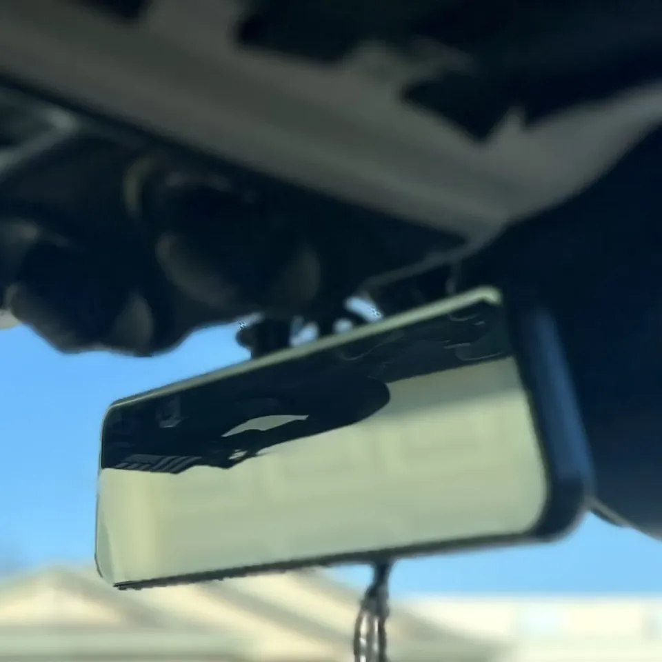 From the passenger side, you’d never guess this mirror is packing a 4K dash cam and ADAS features. When powered off, the Pelsee P12 Pro Max seamlessly reflects the 4Runner’s interior—just like a stock mirror, but with way more tech hiding inside.